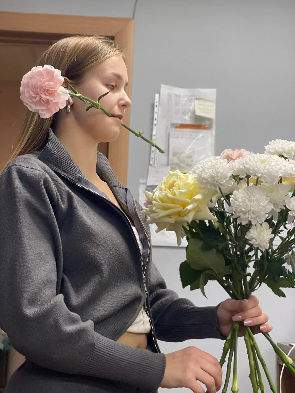 Хотите посмотреть чем занимаются флористы в течении рабочего дня ? 🤔🌸