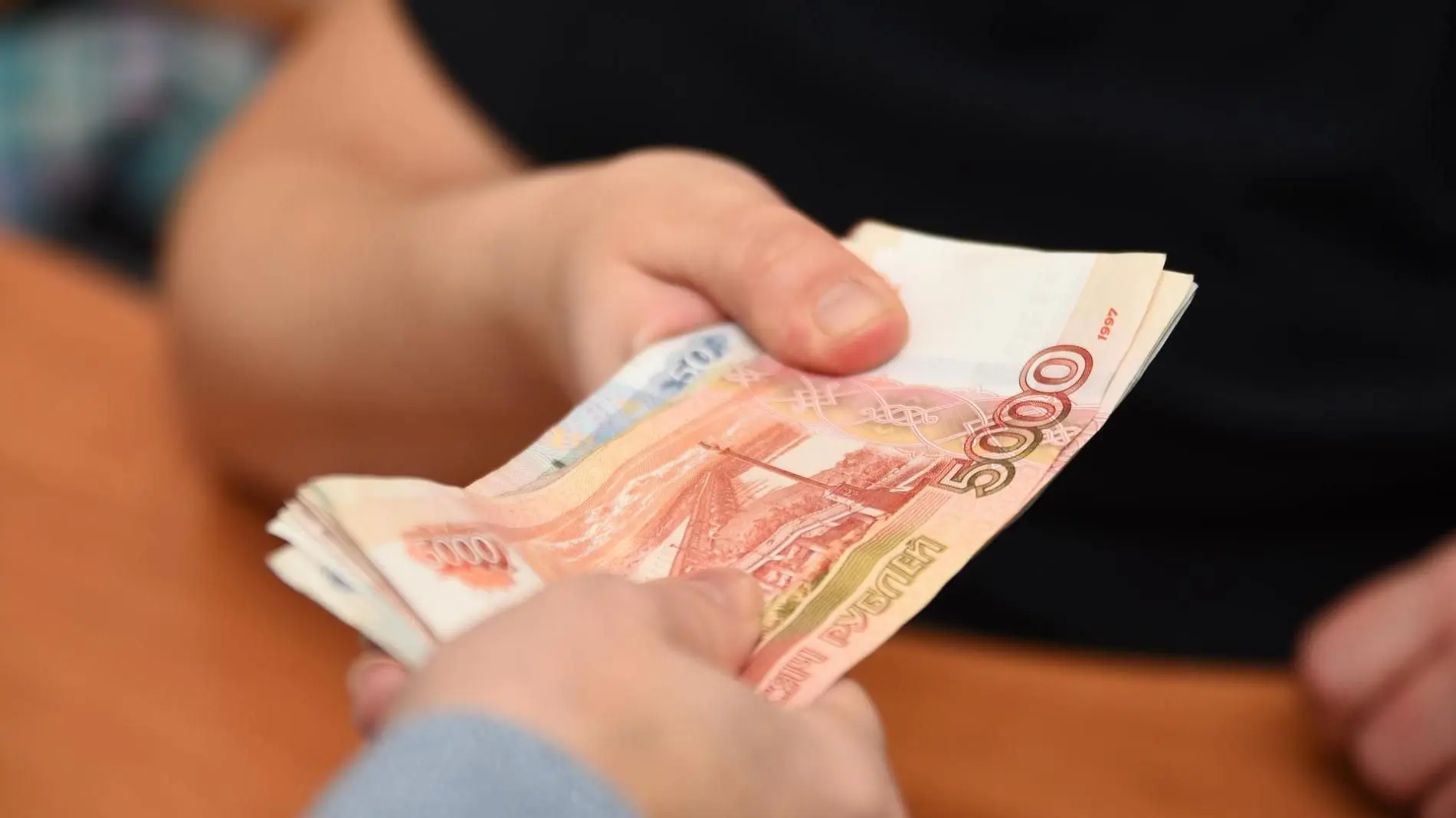 Текущая система назначения государственных субсидий на оплату ЖКХ и единого пособия при...