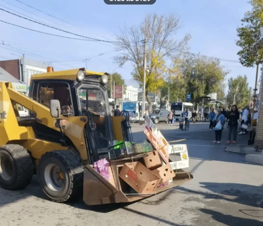 В Таганроге продолжается «очистка» территории у Центрального рынка от нелегальной торговли