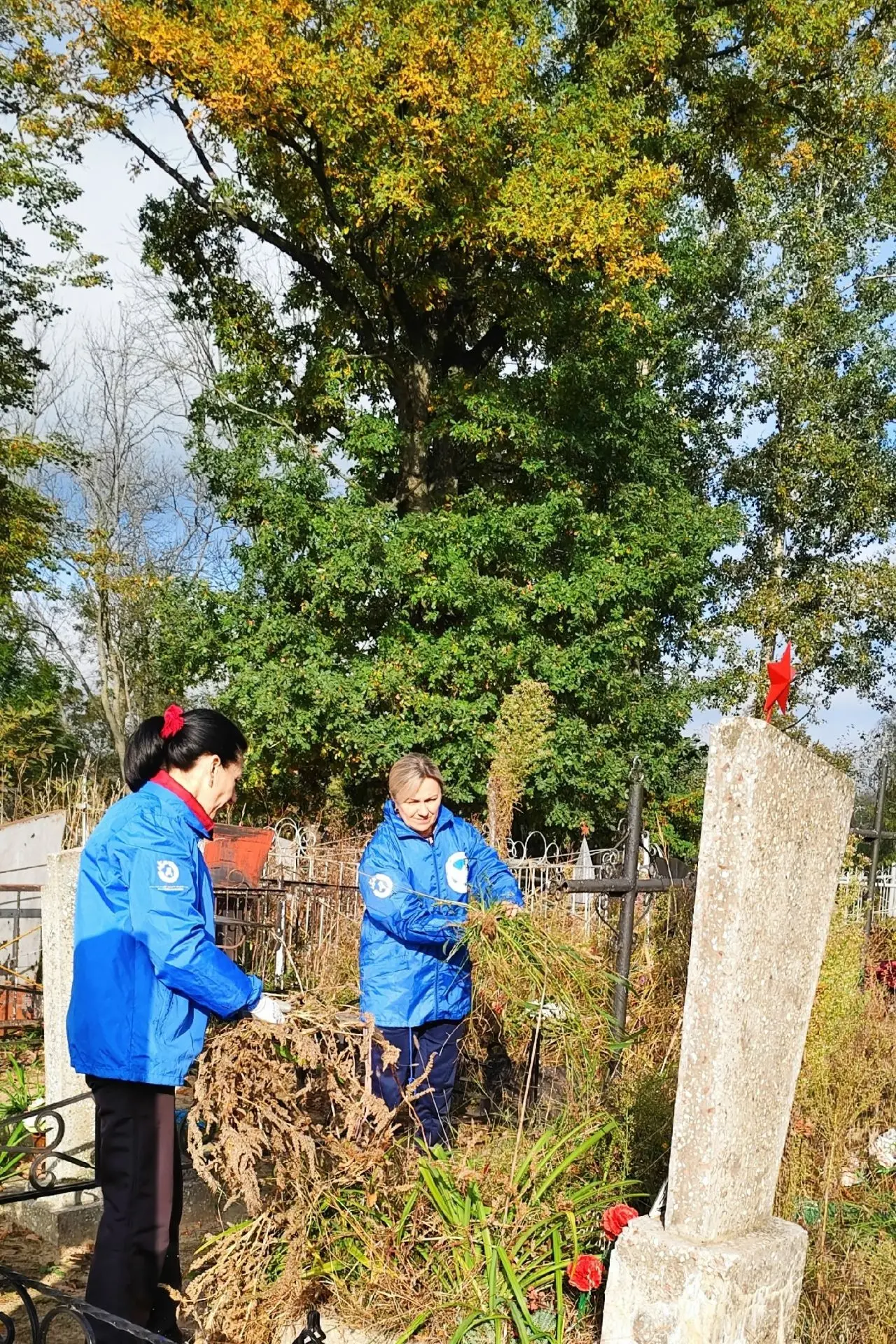 ⚡️Сотрудники Борисовского ЦМ и отдела по делам молодёжи приняли участие в «Субботнике П...