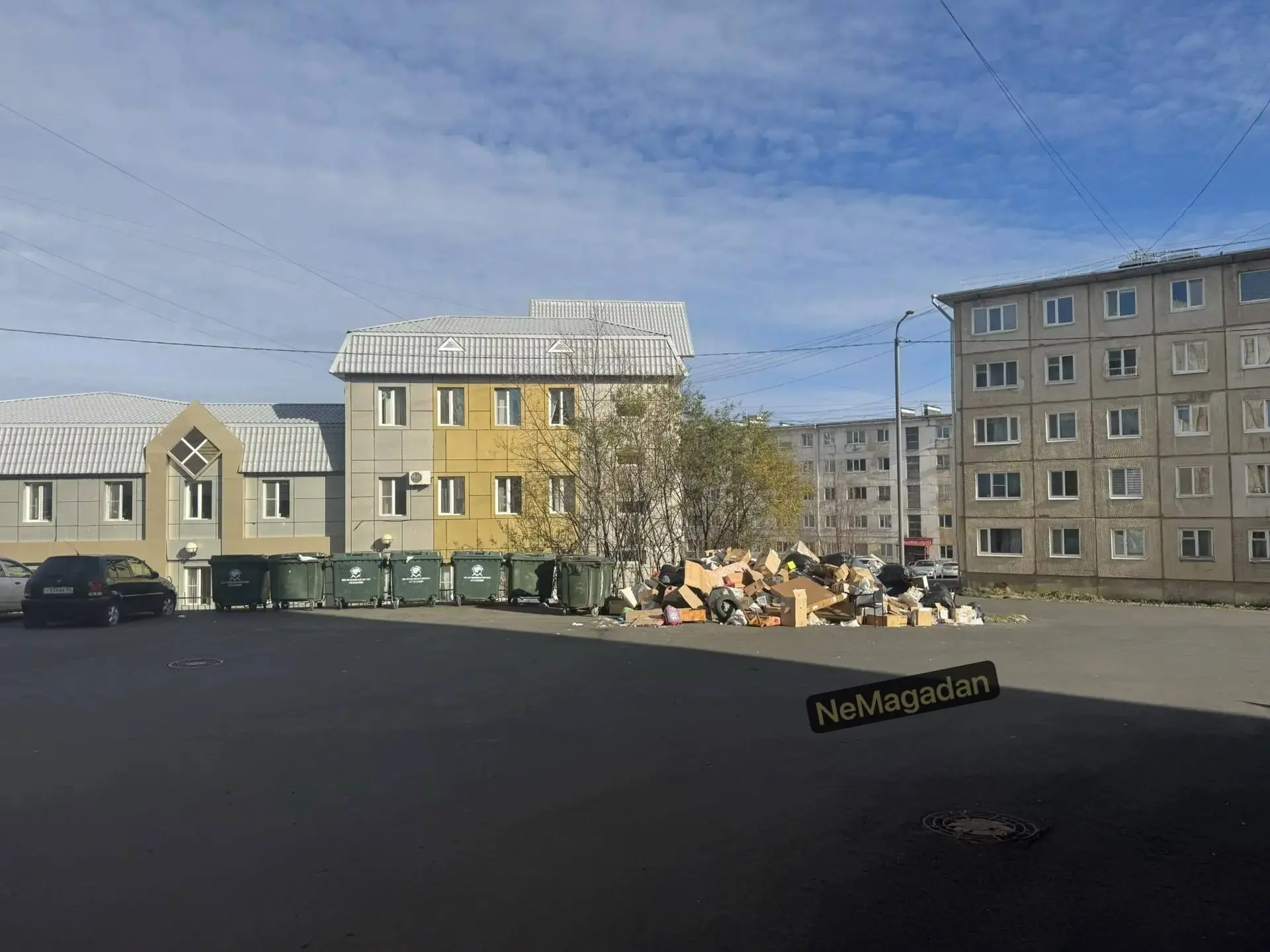 Мусорная площадка в центре города, ул Горького дом 19