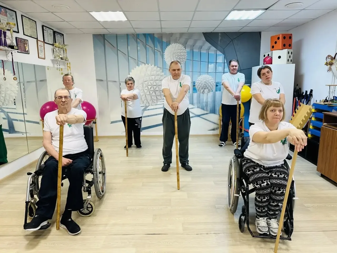 ☀️Доброе утро! Настройтесь на активный день с помощью зарядки с гимнастической палкой. ...