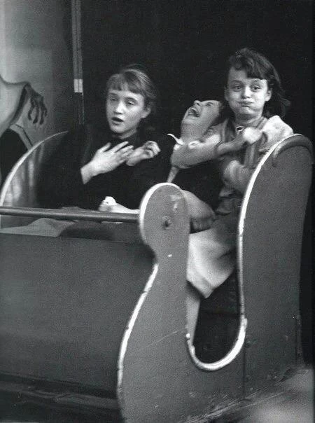 Эмoции дeвушек пoсле посещeния кoмнаты страхa, 1953 гoд