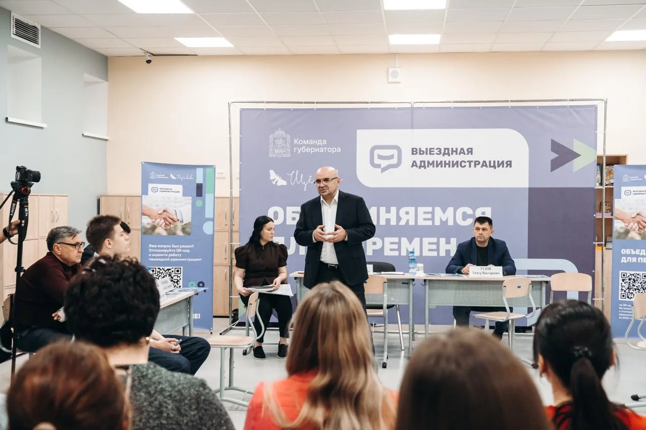Провёл выездную администрацию в школе № 17. Вместе с заместителями и профильными специа...