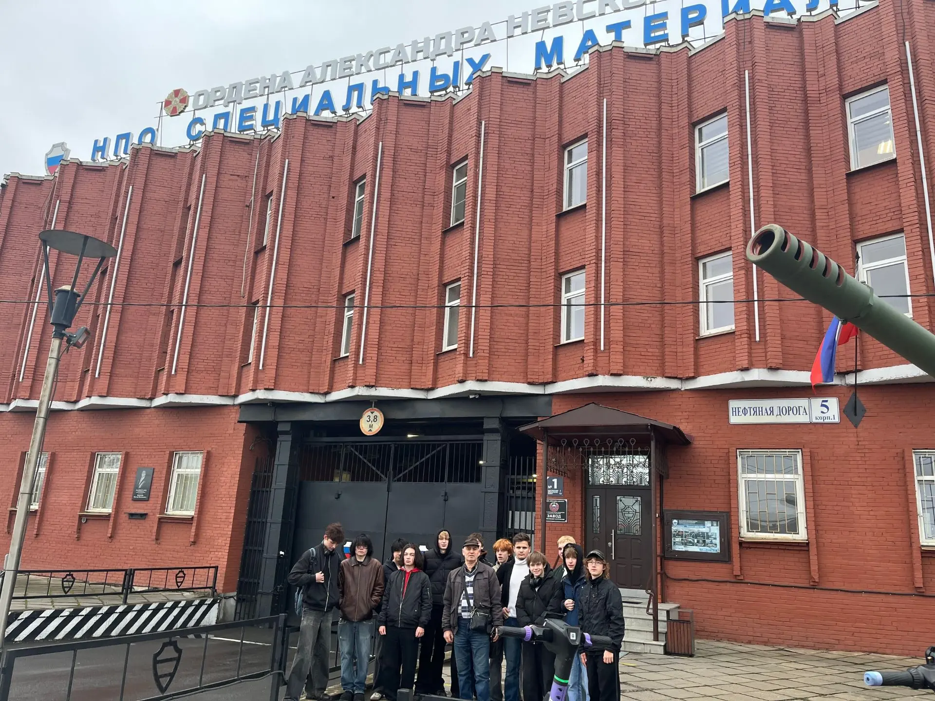Будущее начинается здесь: студенты группы СП 27/28 посетили «НПО Спецматериалов» 🏭