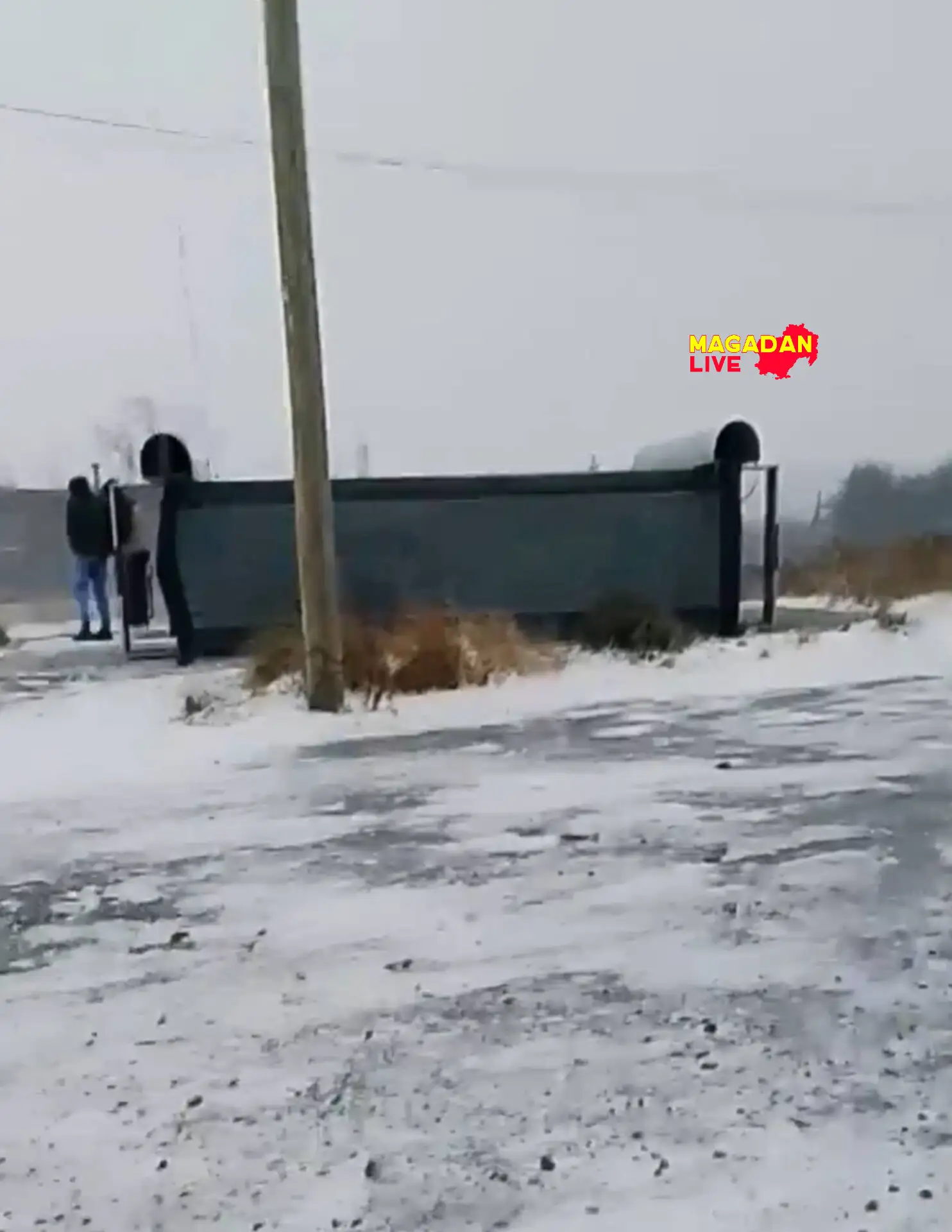 В пригородном упала остановка! просим принять меры!