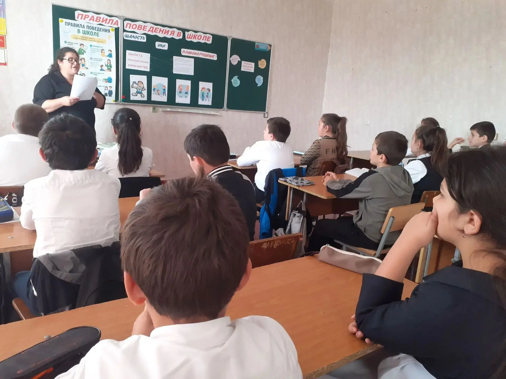 В рамках акции "Каждого  ребенка  за парту" в 5 классе проведен классный час на тему:"П...