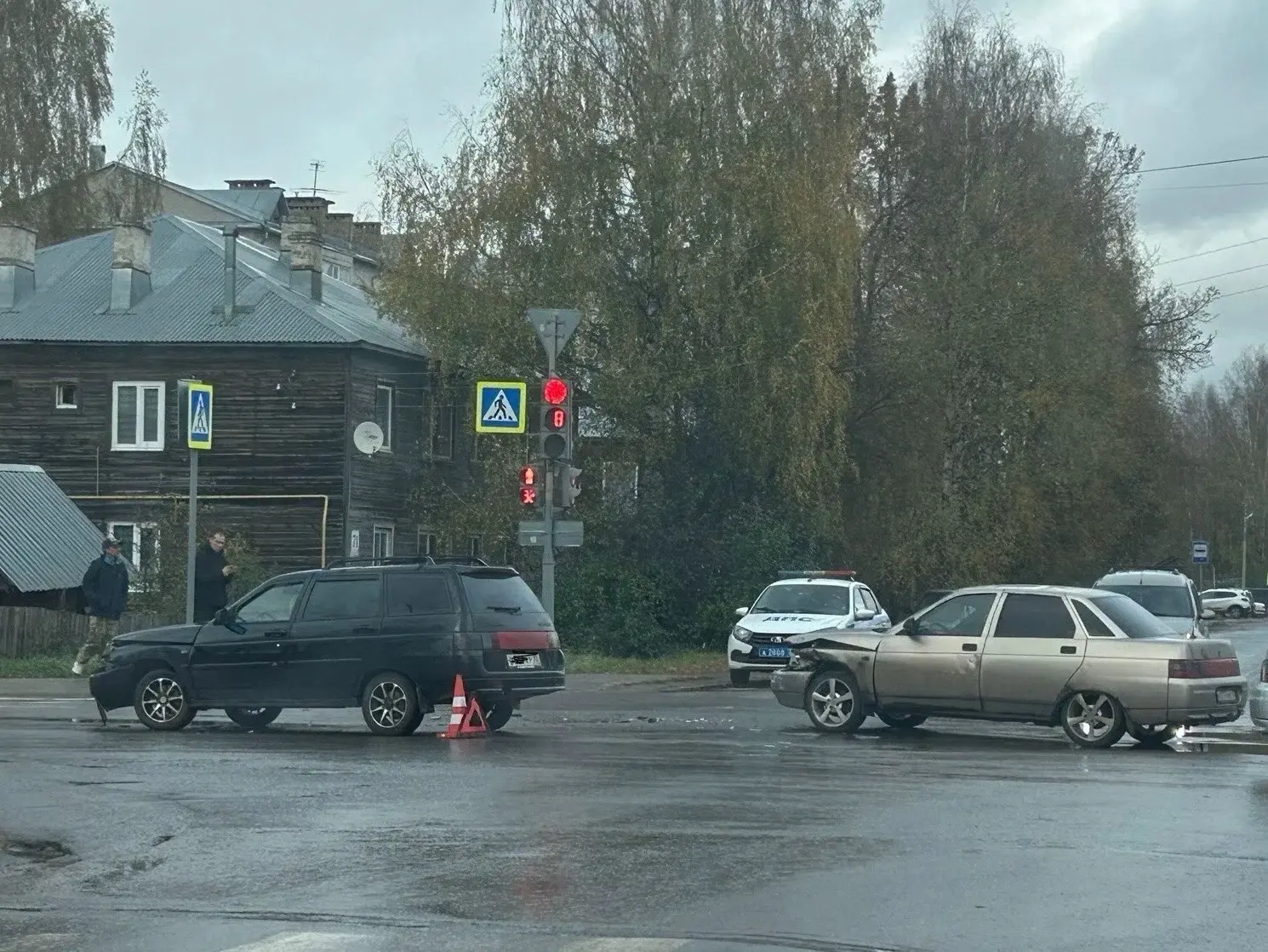 Прямо сейчас ДТП на пересечении улиц Кузнецова и Кирова. Движение затруднено. Пишут в С...