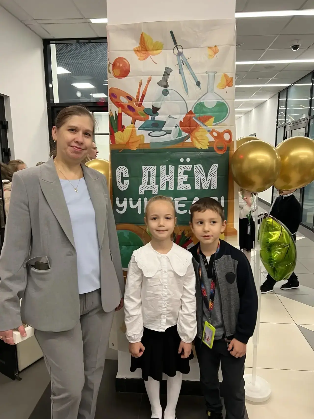 Букет, который не завянет: как в ДГ6 поздравили первых учителей