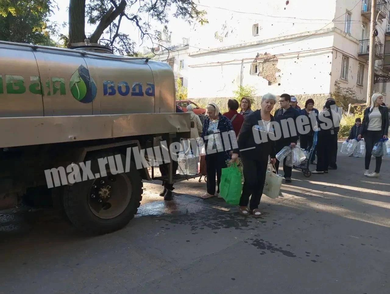 Сегодня в Киевском районе Донецка организовали бесплатную доставку 4 тонн питьевой воды🙏