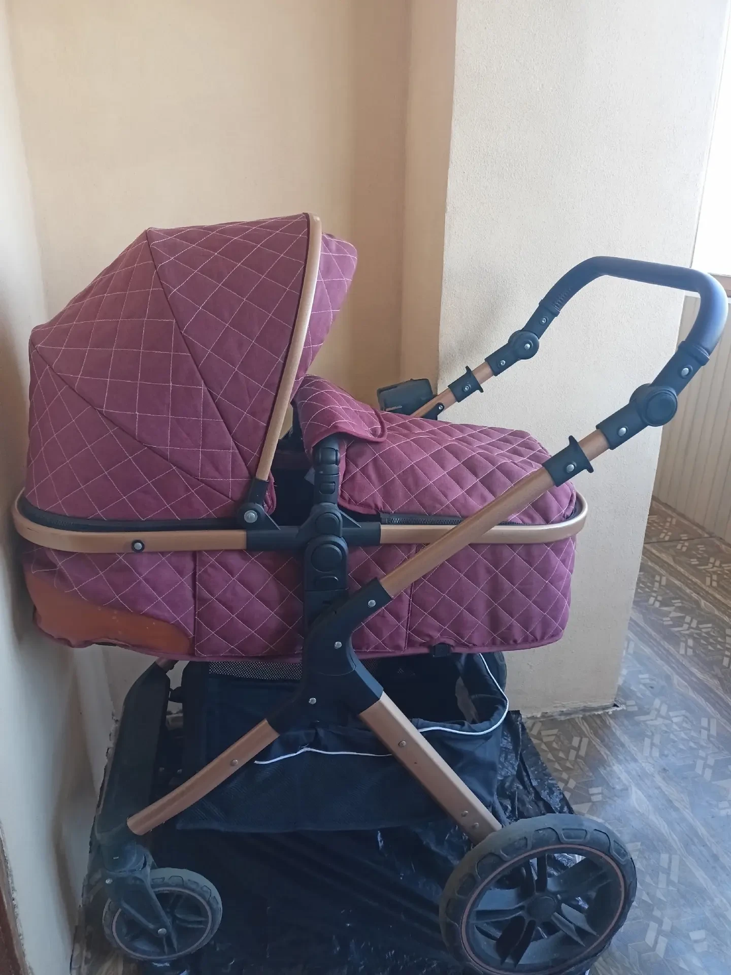 Продаю коляску в хорошем состоянии. В комплекте люлька, автокресло, москитная сетка, до...