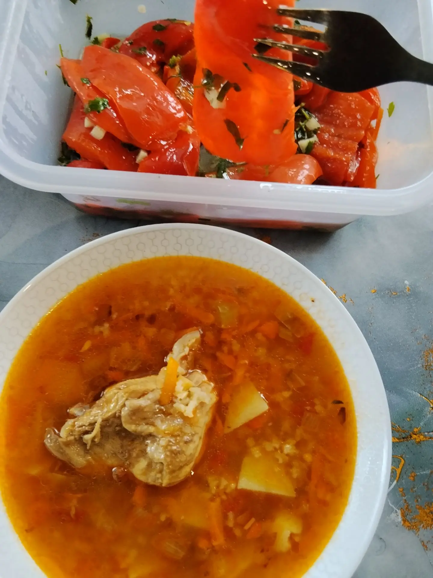 Супчик куринный с рисом на обед.