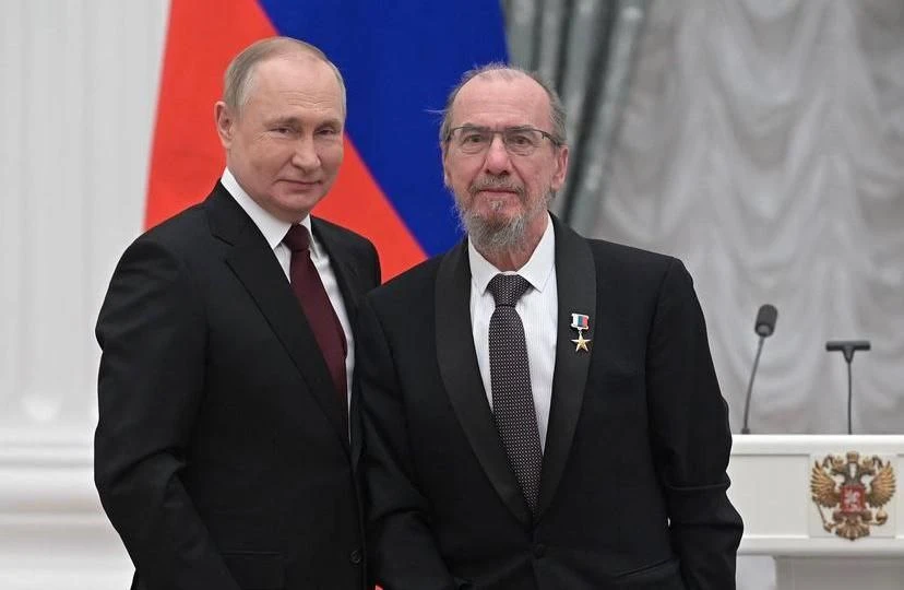 Сердечно поздравляю Вас, глубокоуважаемый Владимир Владимирович, с Днём рождения!