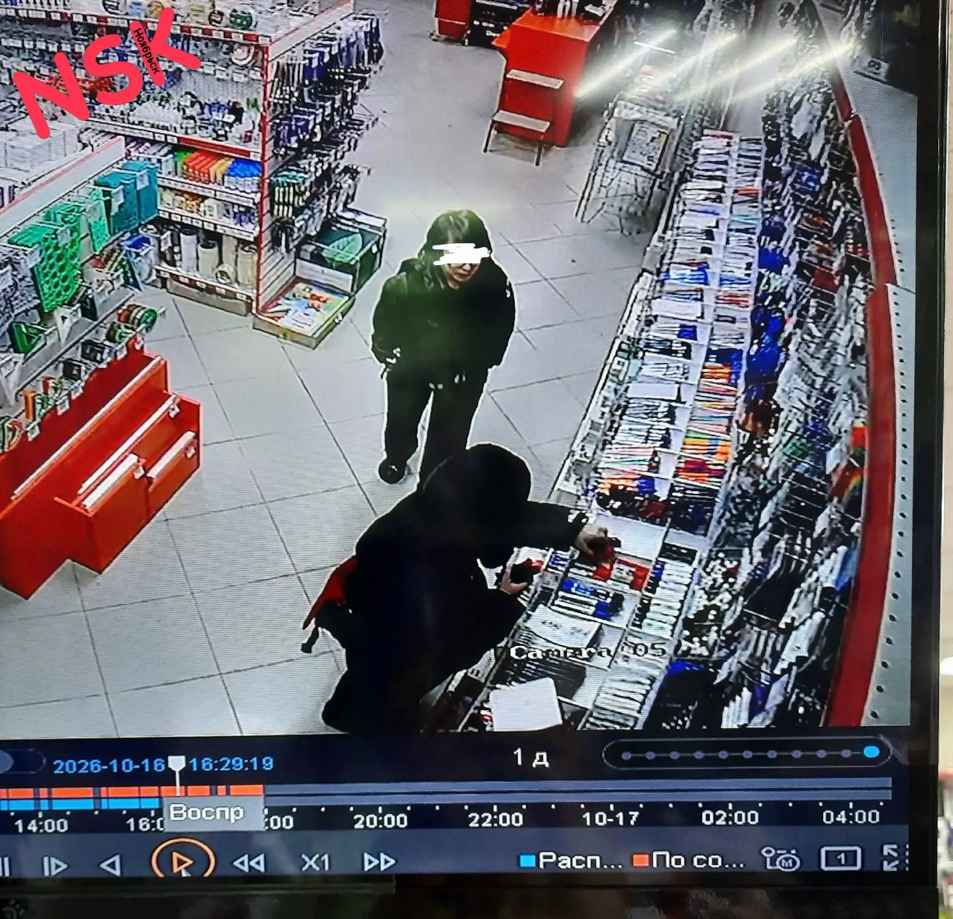 16.10.2026 в 16:30 украдены маркеры в канц.магазине. Мальчик с сумкой через плечо в тем...
