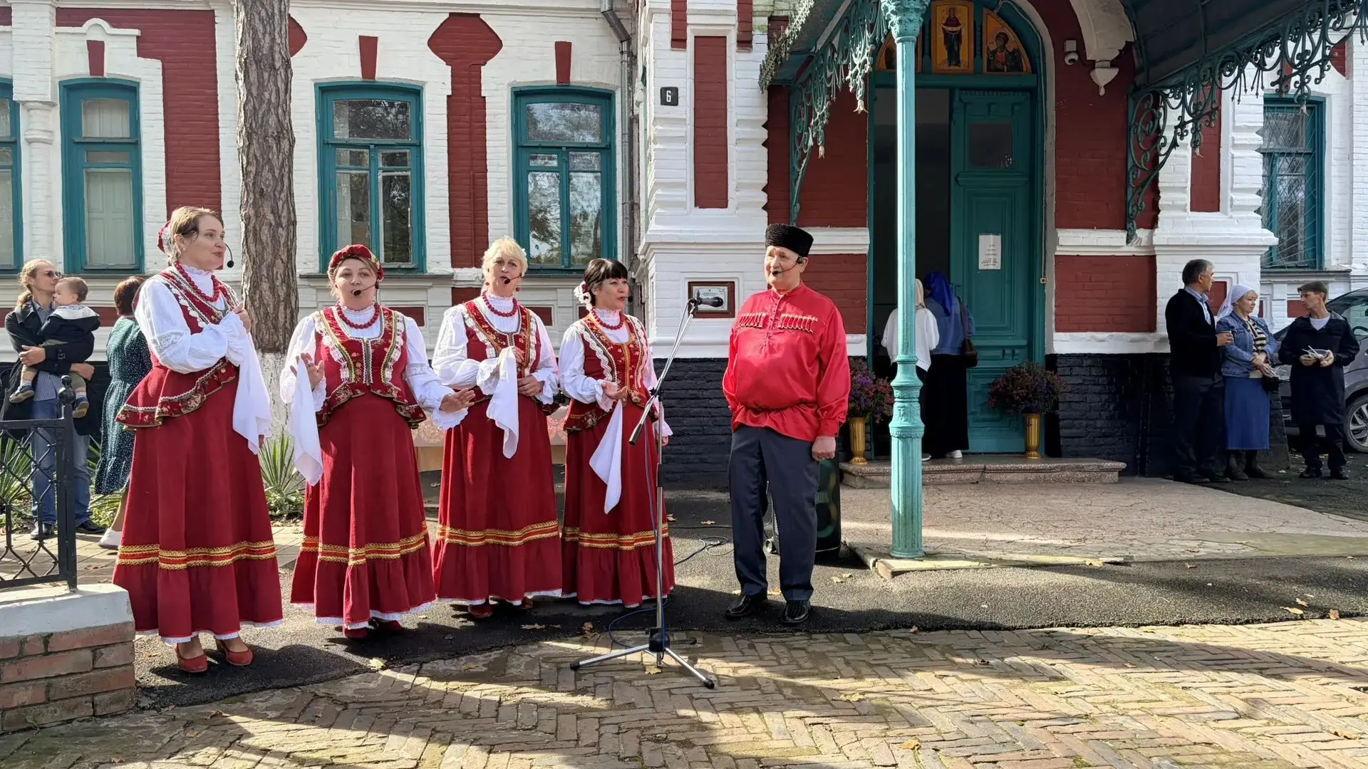 Сегодня в микрорайоне КНИИТиМ г. Новокубанска прошло праздничное мероприятие, посвящённ...