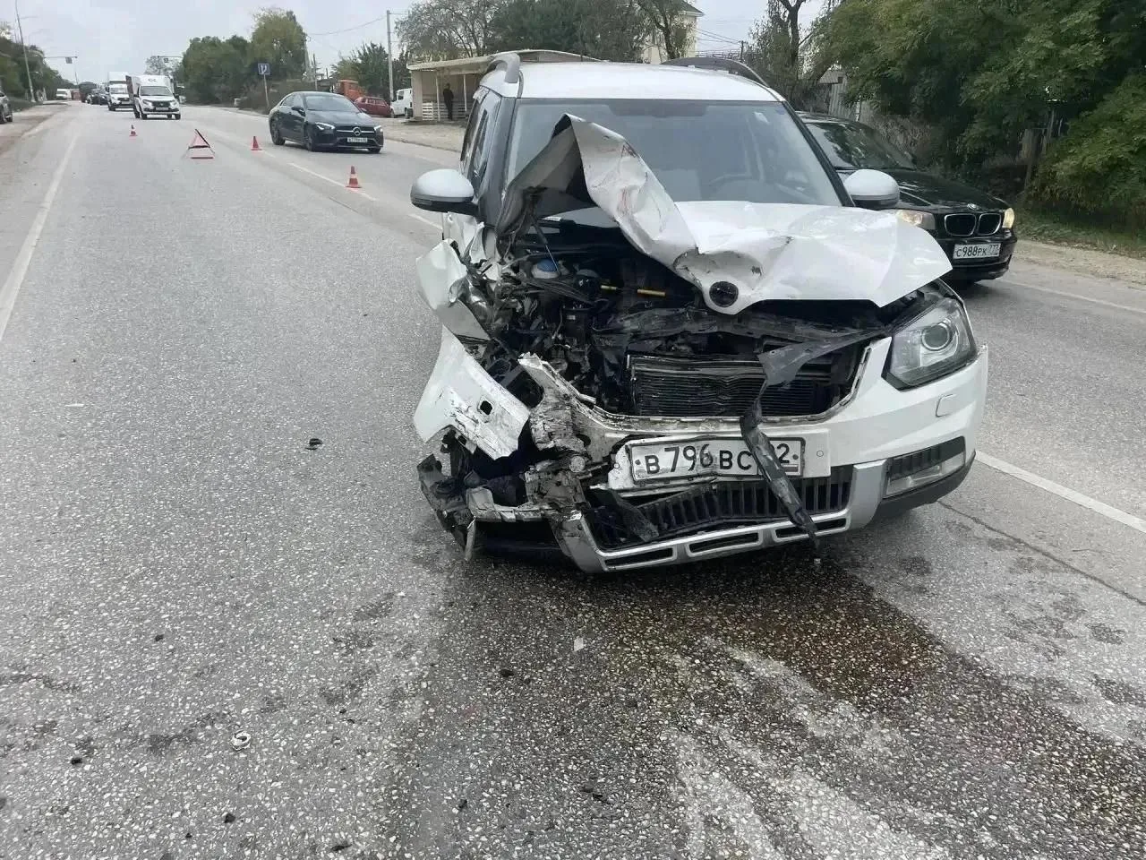 В Севастополе произошло ДТП, в котором Mazda выехала на встречную полосу и столкнулась ...