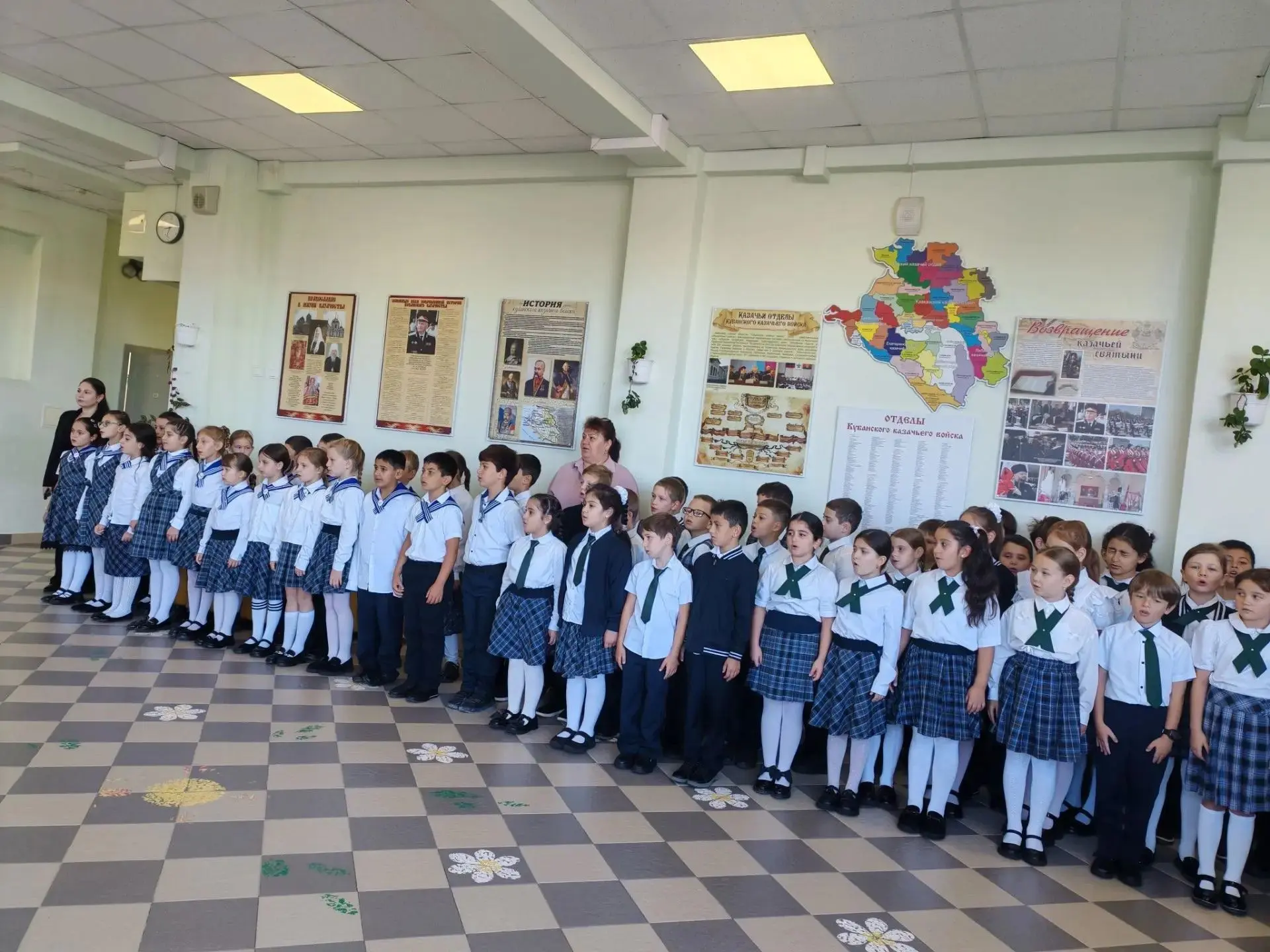 🎉 В начальной школе прошла еженедельная линейка! 🎉                                   ...