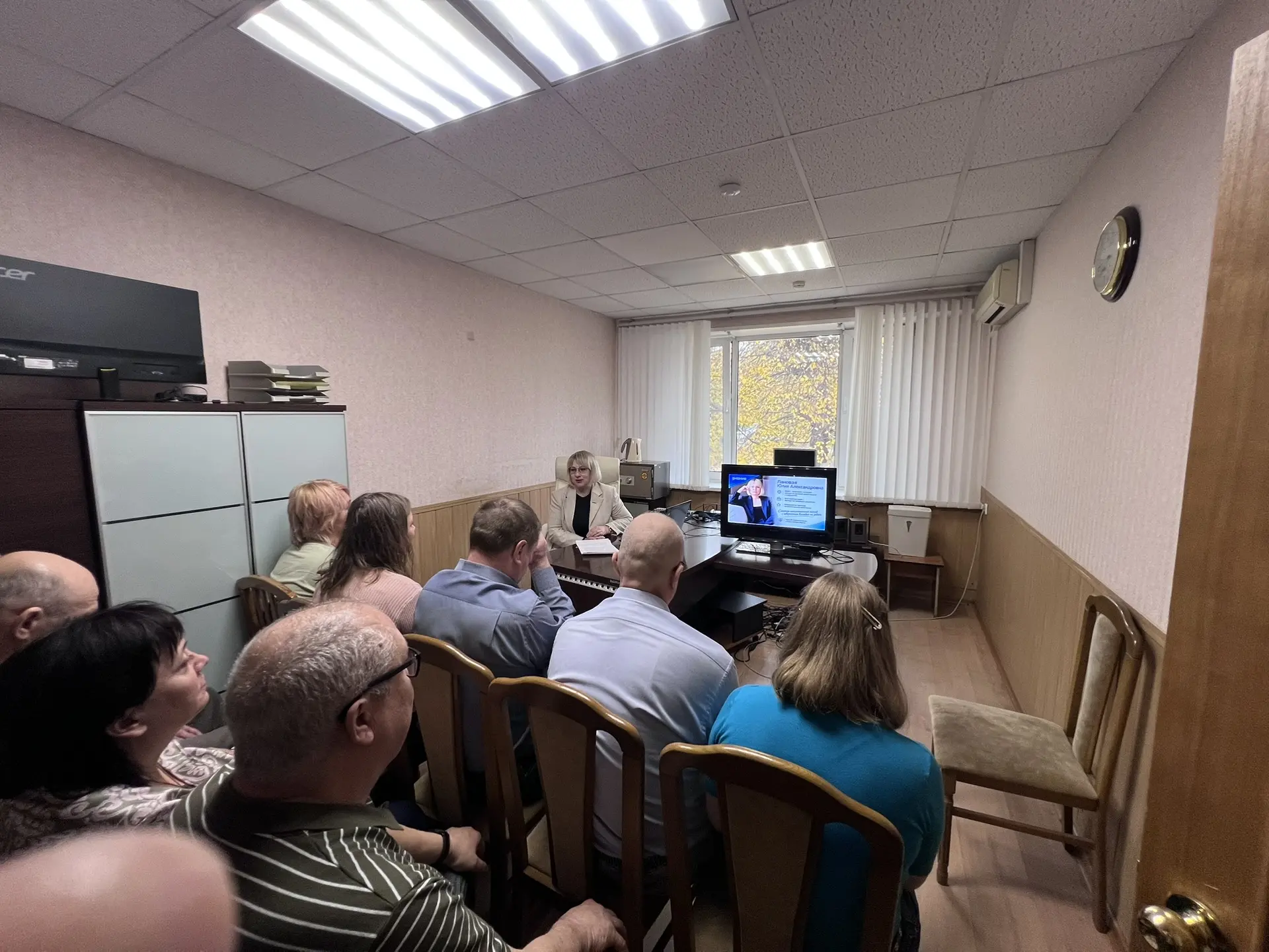 Вчера стояла перед коллективом, и в зале повисла та особенная тишина, когда понимаешь —...