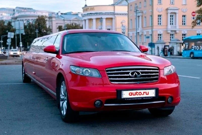 В Москве выставили на продажу уникальный Infiniti FX 2007 года. Этот кроссовер подвергс...