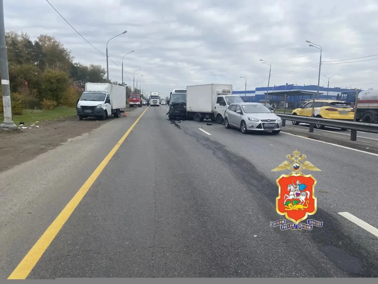 🚨 В Подмосковье маршрутка с 19 пассажирами попала в ДТП с тремя автомобилями