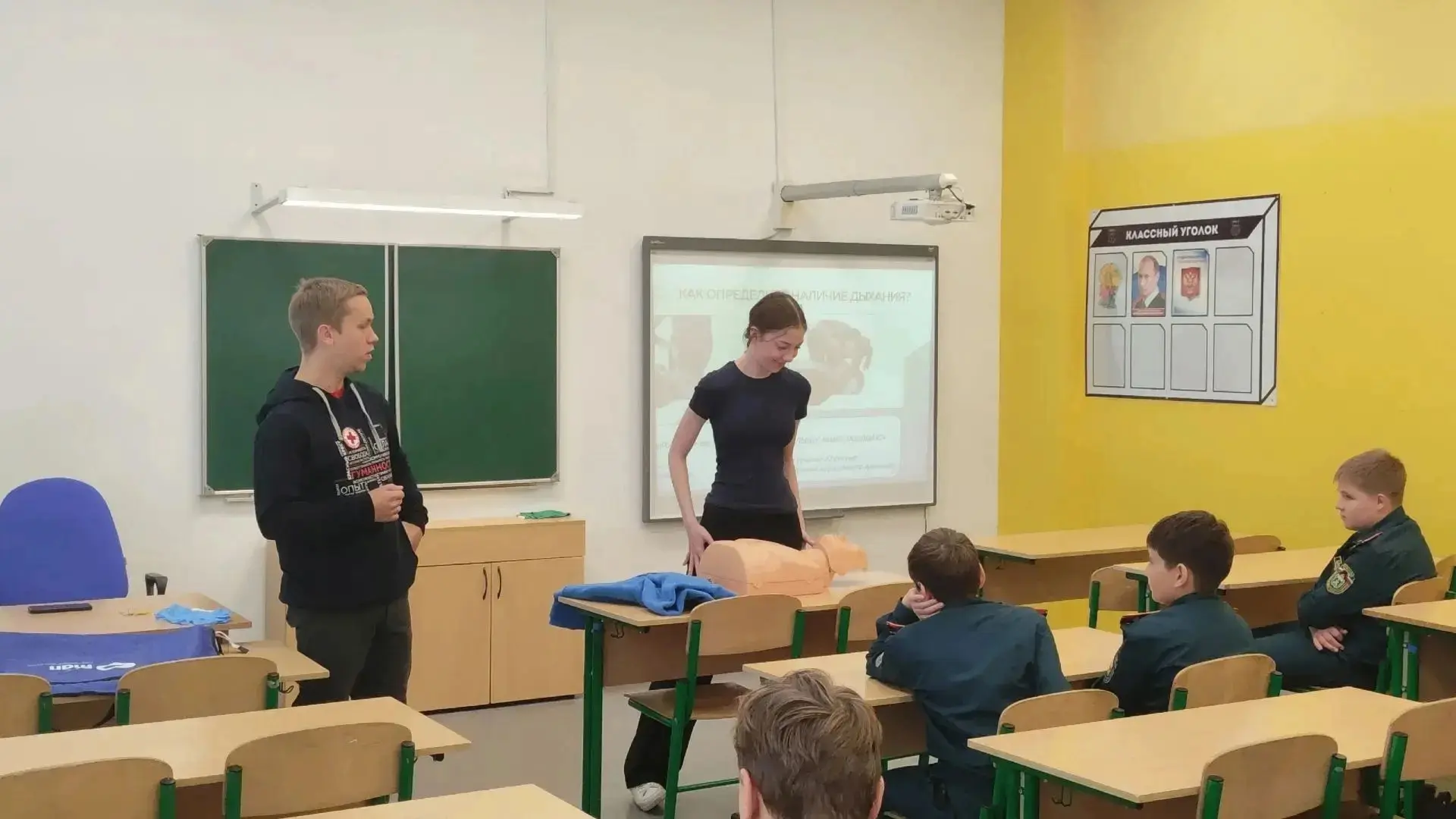 🚑 В кадетском классе #Родной36 прошёл мастер-класс по оказанию первой помощи от Движен...
