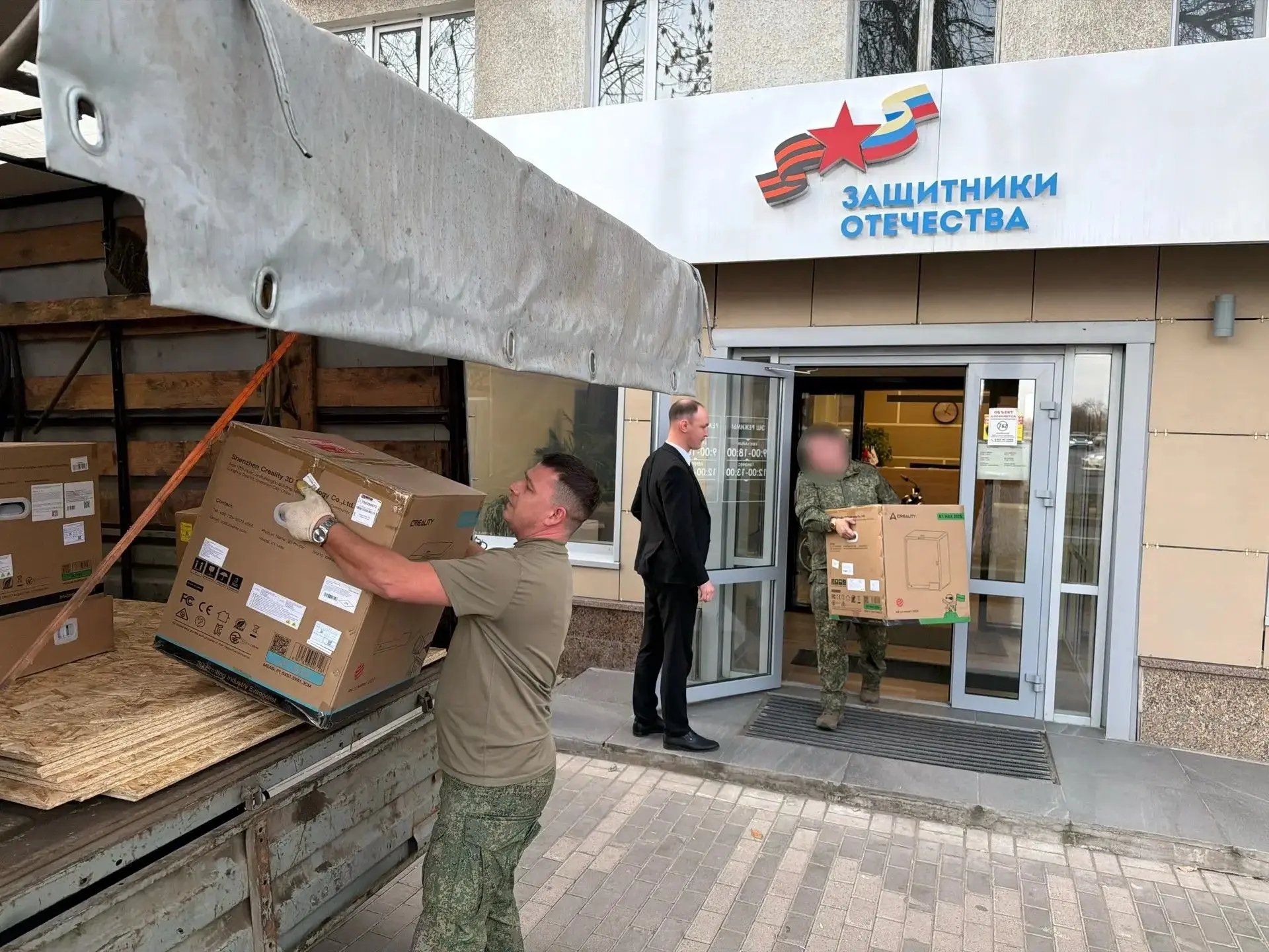 Глава Октябрьского района Уфы передал военнослужащим мотоцикл и 3D-принтеры