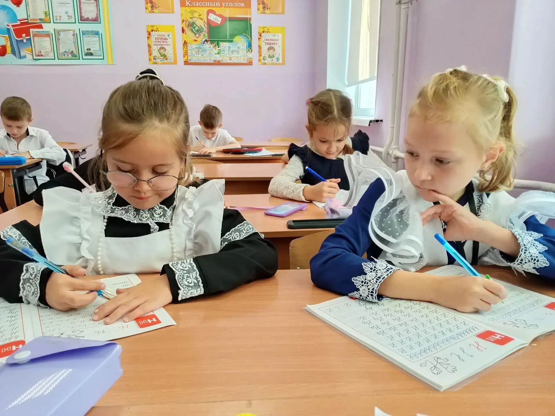 Первый класс… Это не просто новая ступень, это целая вселенная! 🪐✨