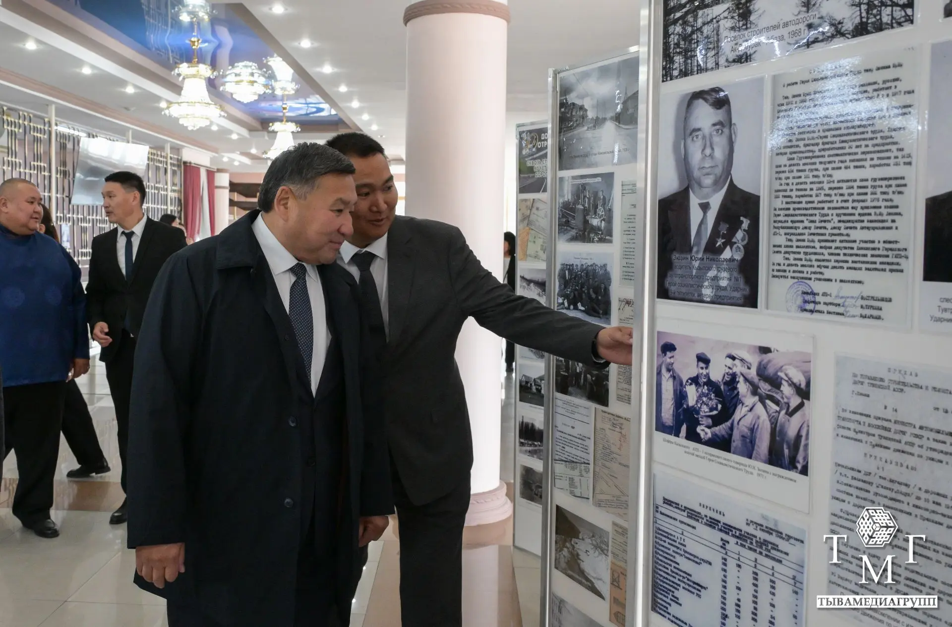 ⚡️В Национальном театре Тувы отметили 90-летие дорожной отрасли республики