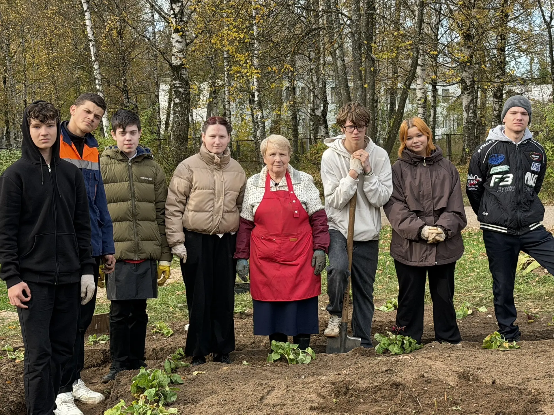 🍁Школьный огород кипит работой!