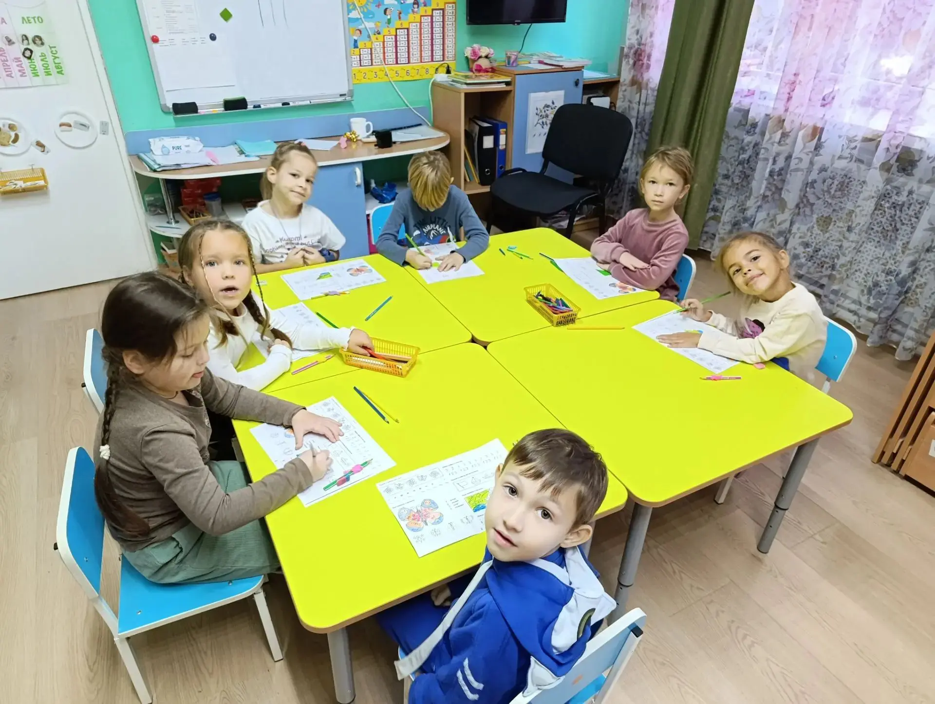 ФЭМП тема: работа в прописях Цель : Совершенствование умений  решать арифметические зад...