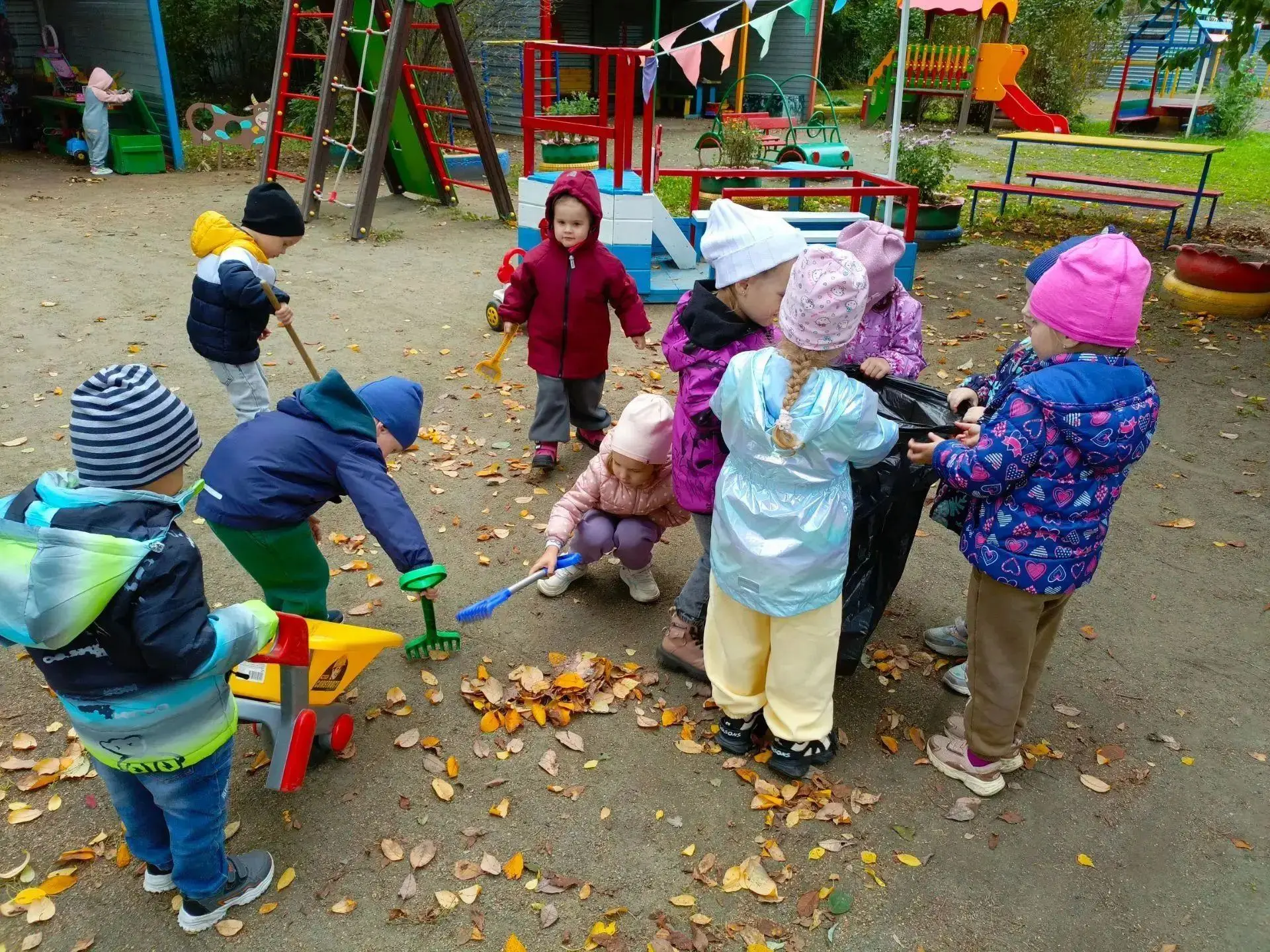 🍁Детские сады и школы города участвуют в экологических акциях