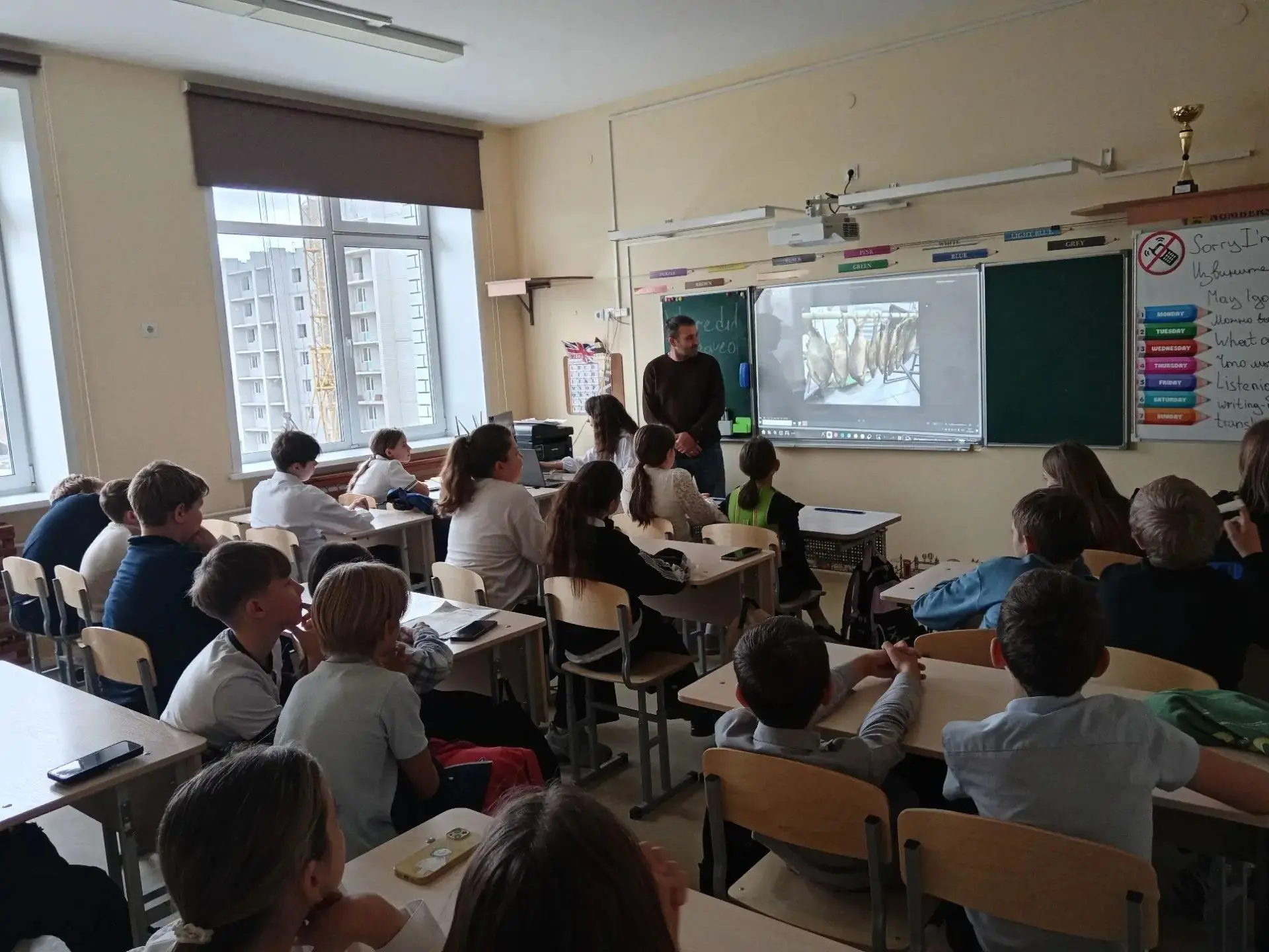 В МБОУ «СОШ № 15» проходит серия событий, приуроченных ко Дню отца. 👨‍👧‍👦
