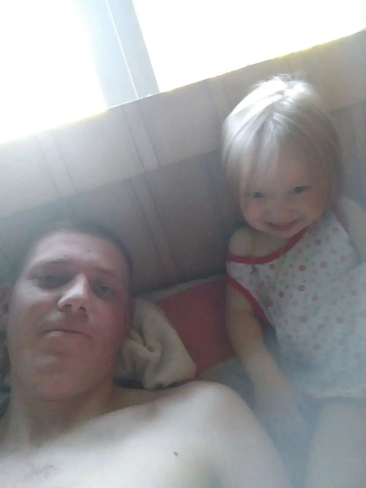 Хочу отблагодарить своего папу за всё,за то что он есть в моей жизни,он всегда помогает...