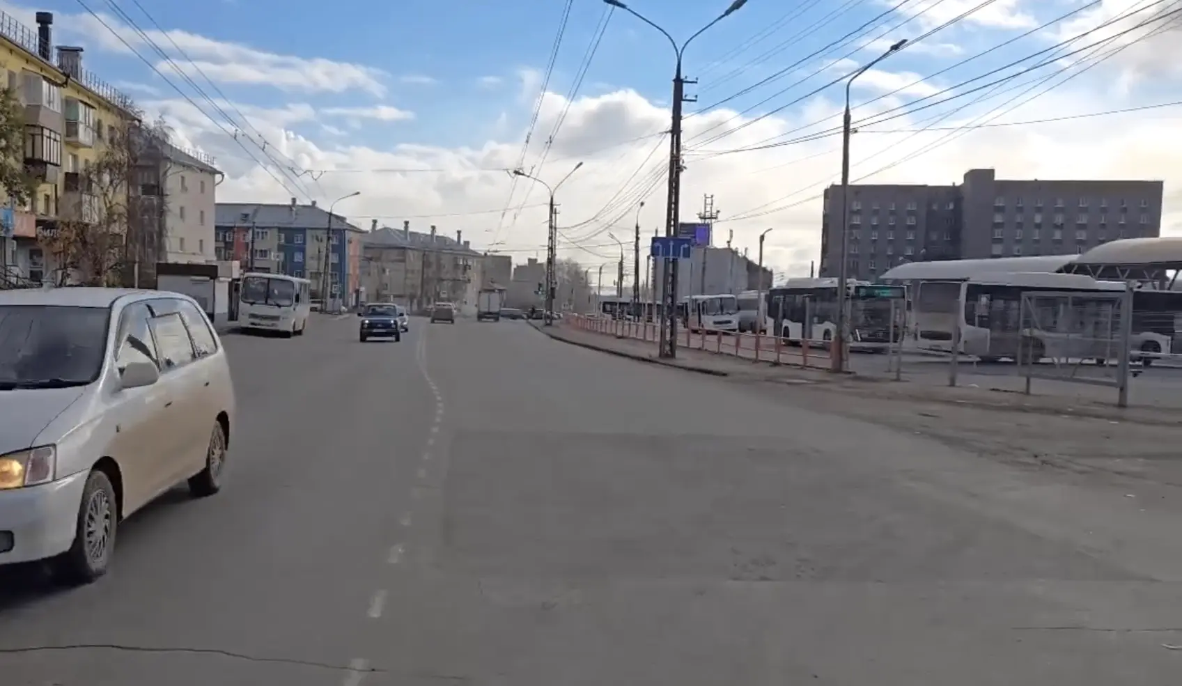 Факт: На автостанции отремонтирован участок дороги вдоль здания автовокзала, от улицы Ю...