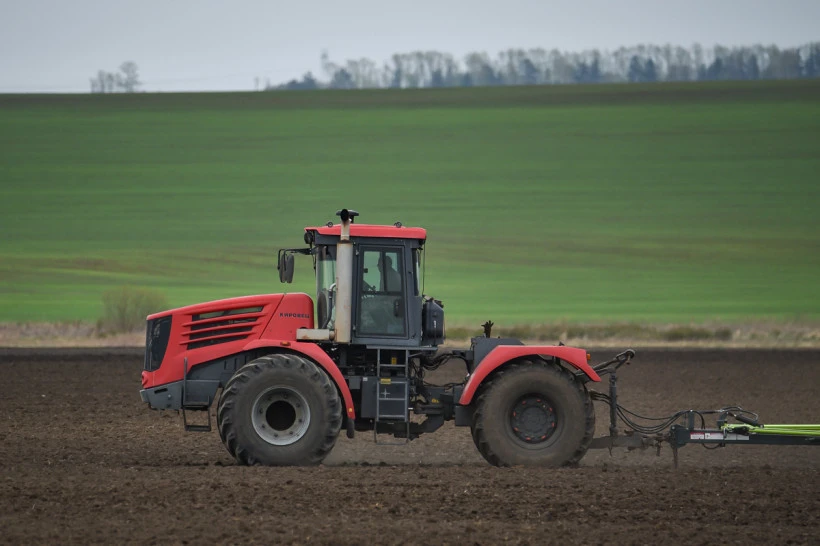 🚜 58 вакансий трактористов на одного безработного: аграрная отрасль Приамурья страдает...