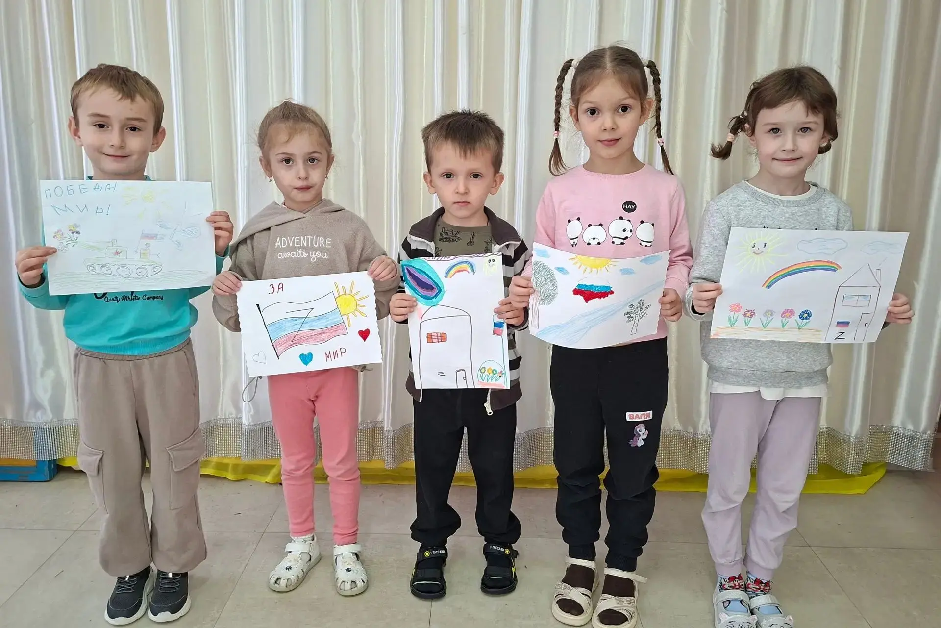 Волонтёрская группа «Золотые руки Ангела» собирала  гуманитарную помощь для ребят, кото...