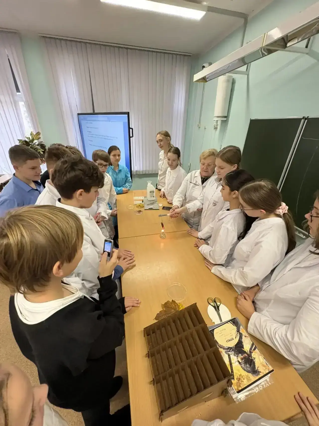 🧪Сегодня в химбиологическом 7-Б классе прошла очередная лабораторная работа по биологи...
