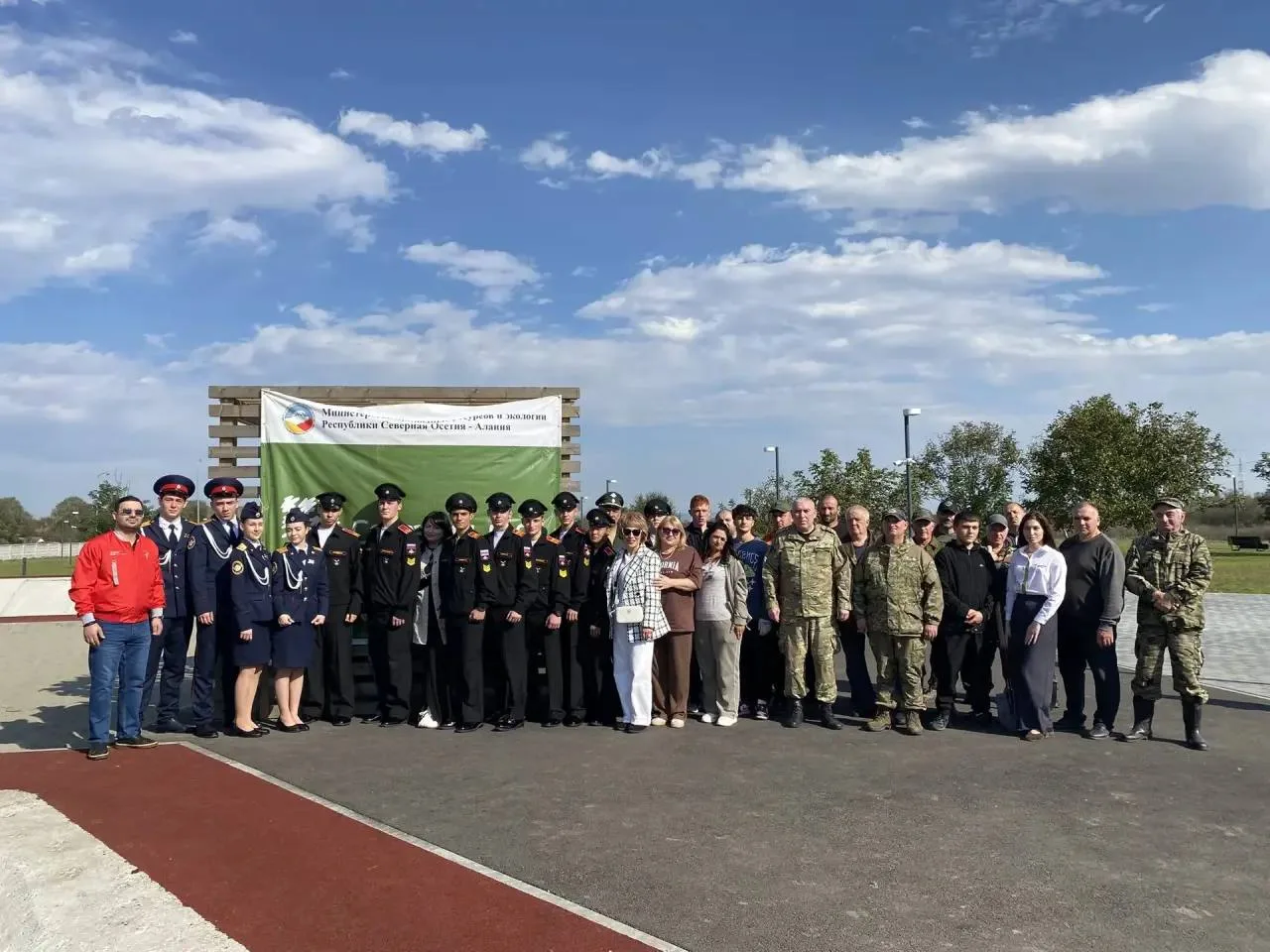🌳 В Алагире в рамках акции «Сохраним лес» высадили 100 саженцев липы и клёна
