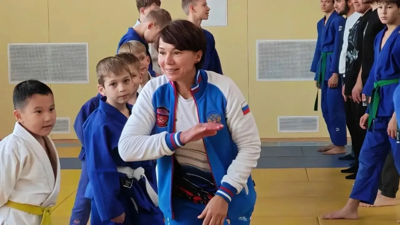 В Лабытнанги прошла тренировка с заслуженным тренером России по дзюдо Наталией Дору