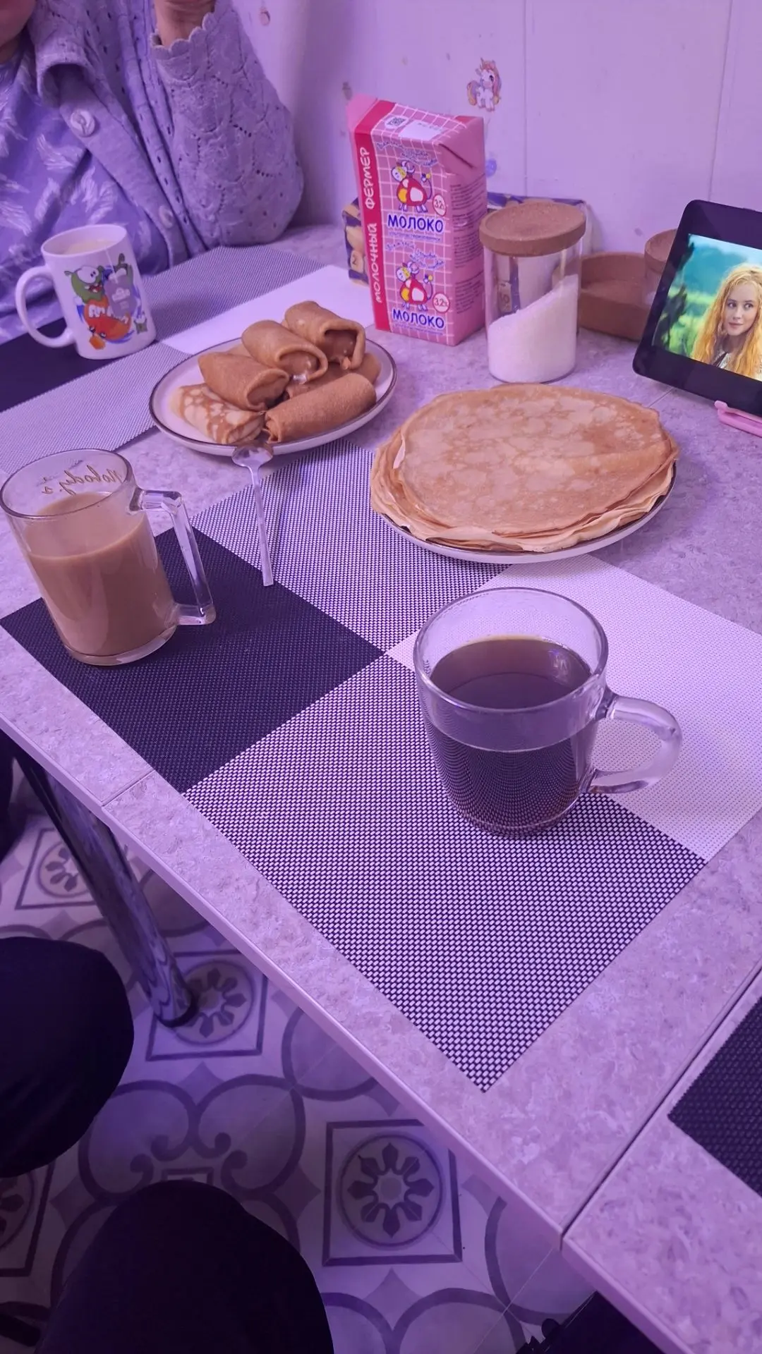 А у нас сегодня гости✨✨Родители мужа заглянули на чаёк и привезли целую корзину овощей ...