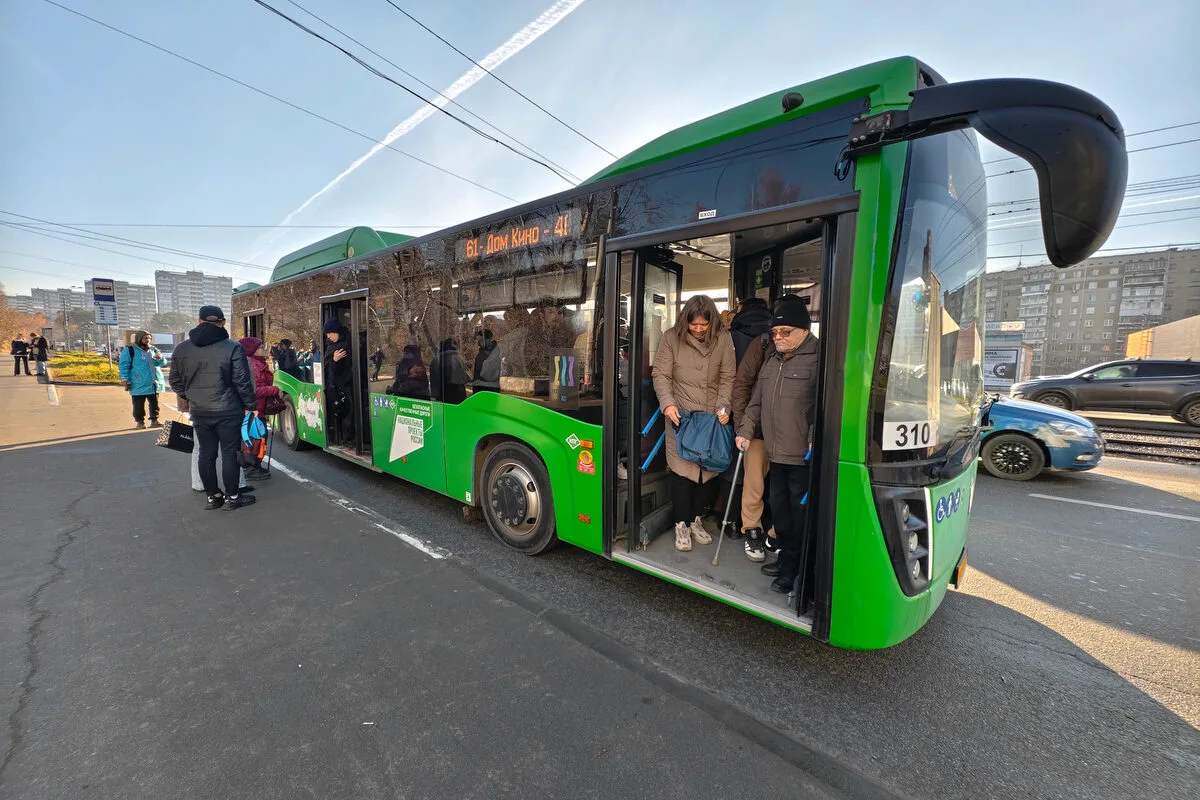 🚇 В Екатеринбург доставили первые шесть новых автобусов