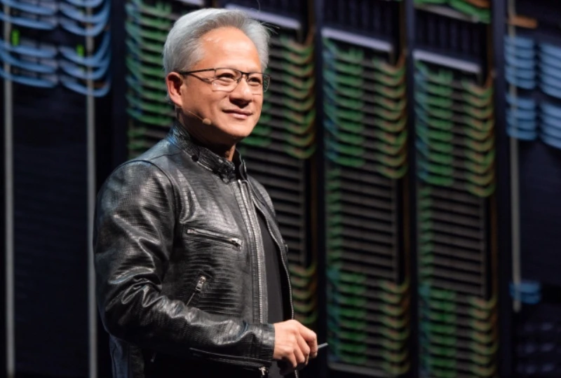 Дженсен Хуанг, глава Nvidia, заявил, что он готов прихлопнуть поставки чипов любому, кт...