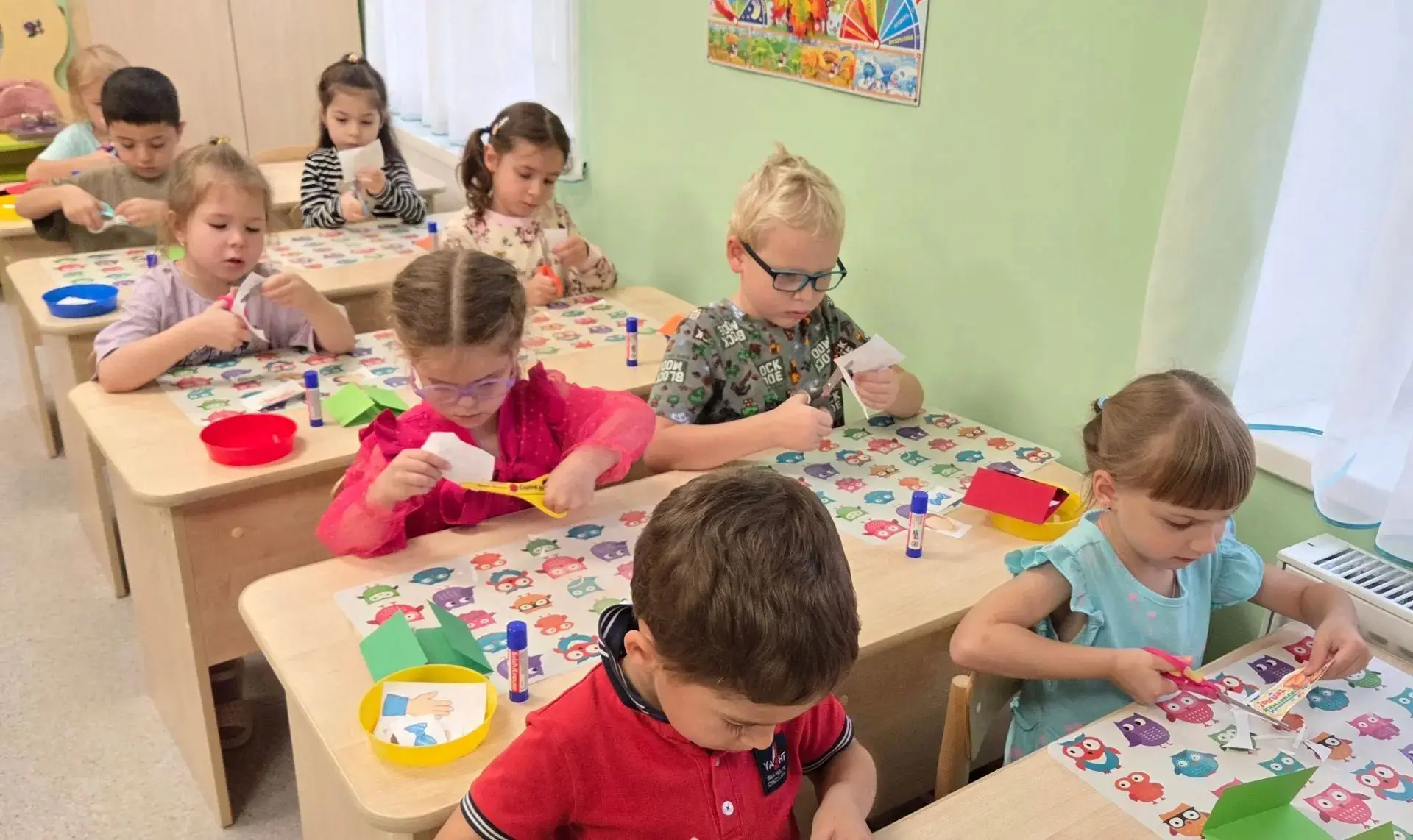 В преддверии Дня отца в дошкольном отделении №37/1 дети подготовили  открытки для наших...