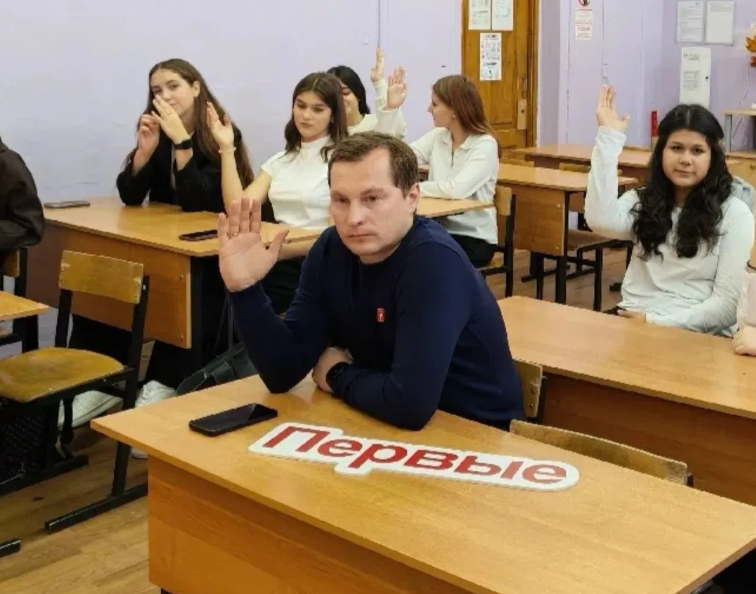 🗣 Принял участие в заседании Совета Первых в МБОУ СОШ №7 г. Конаково — и один из главн...
