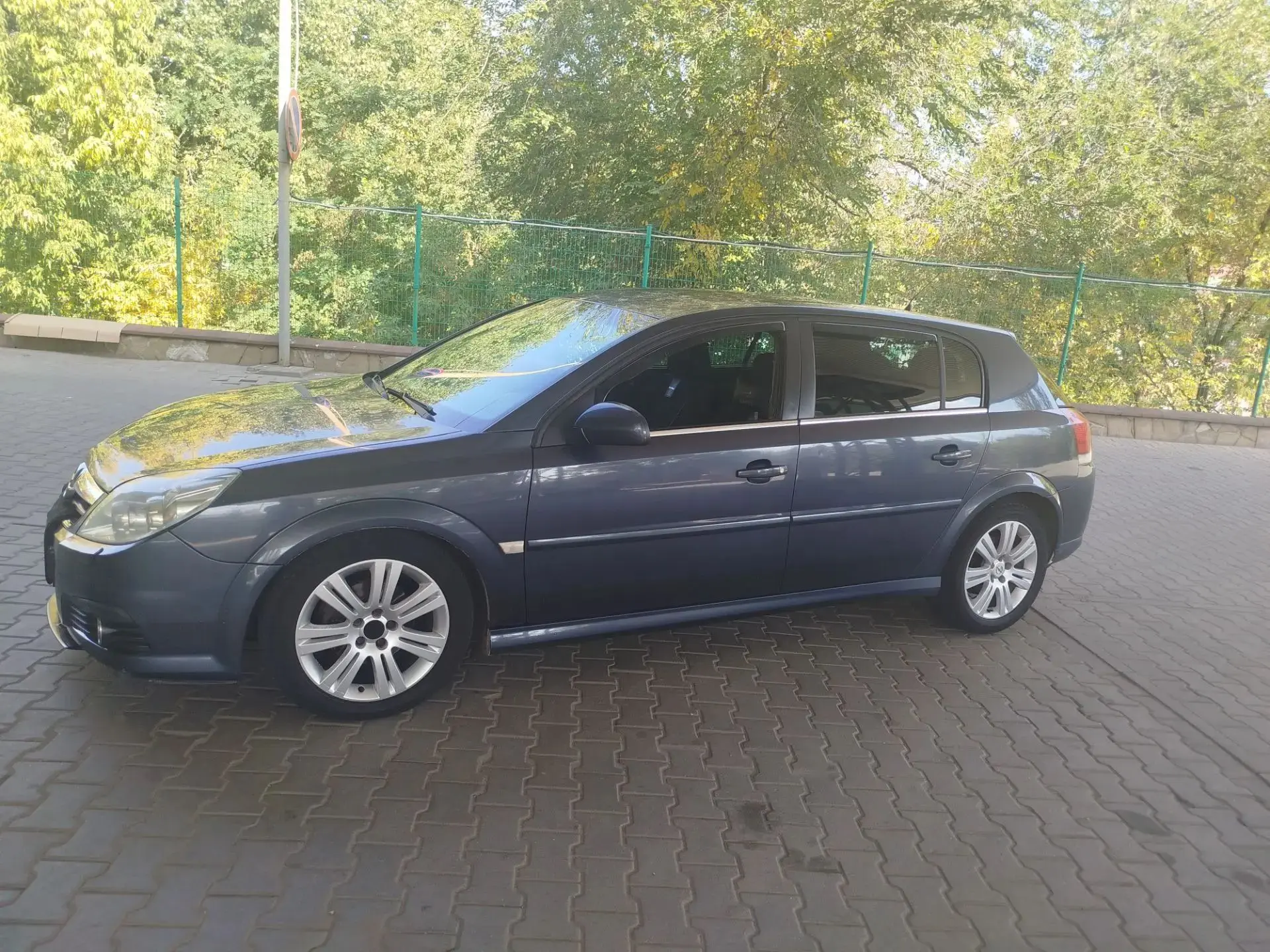 Продам Opel signum 2006года,2.2 директ на автомате,17 колеса, машина ухоженная,сел и по...