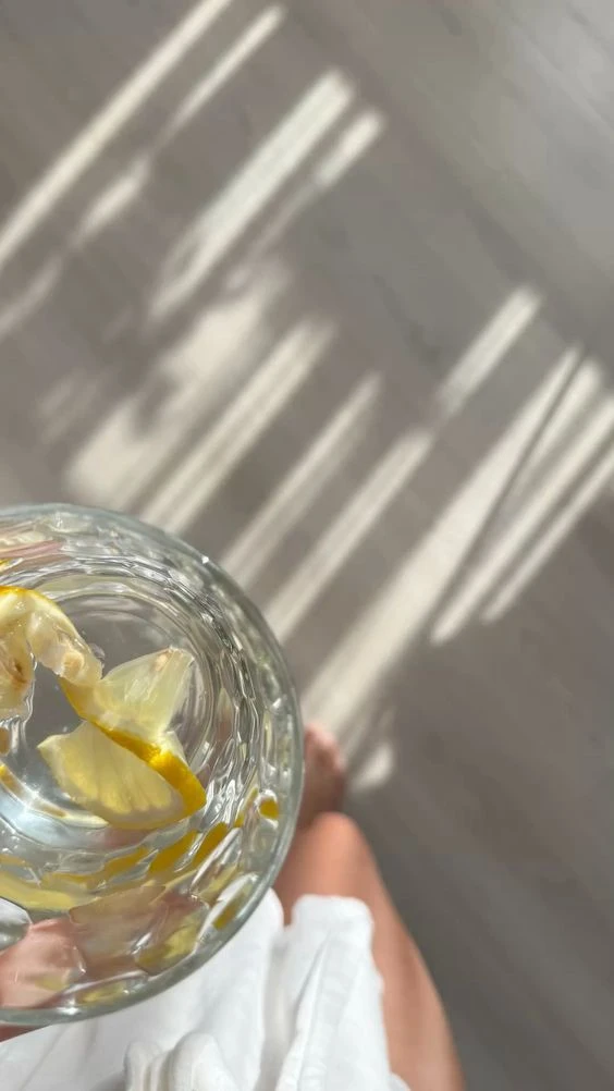 💧 Почему важно пить водичку с утра?