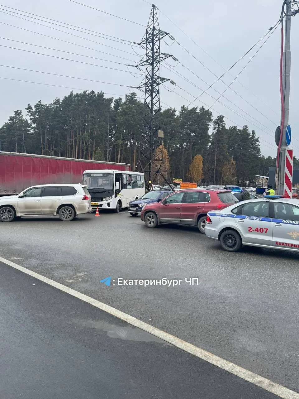 Столкновение автобуса с фурой попало на видео