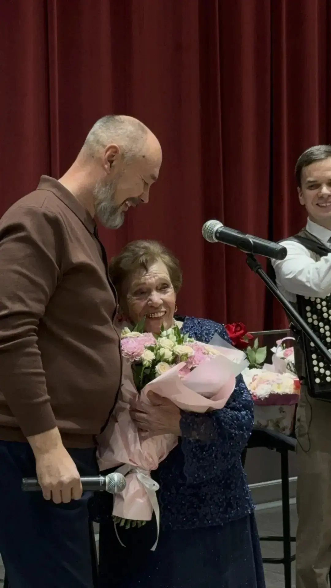 90 лет любви к песне и жизни! 🎉