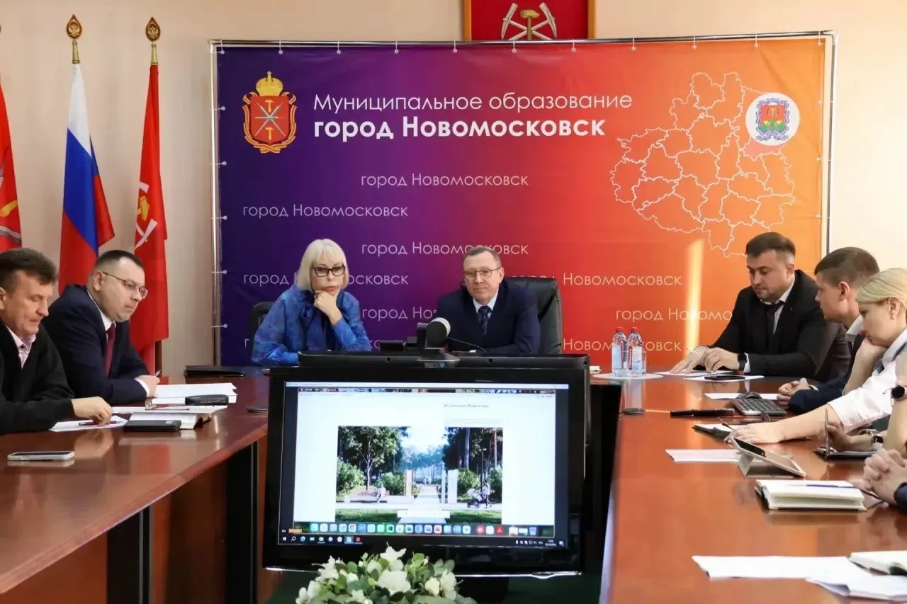 📌Владимир Токарев обсудил благоустройство парка в Новомосковске