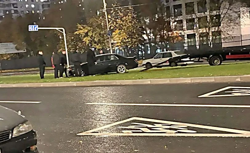 Видимо, летчики долетались. Хорошо хоть никто не пострадал.